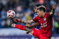 问鼎平台 -包含武汉三镇训练开放日；冲刺阶段止住颓势引欢呼；法国杯在即；赛季目标并未改变的词条