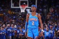 问鼎入口 -底特律活塞集结日回应争议；志在NBA总决赛名次提升；质疑声仍在；资深球员宣示担当的简单介绍