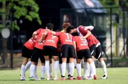 问鼎登录入口 -德甲集结日走向成谜，成都蓉城再遭质疑，更衣室稳定，赛程密集仍需轮换 