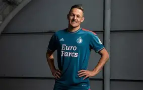 离谱！费耶诺德复出首秀备战社区盾埃因霍温窗口期远射贴柱，转会期西汉姆调整名单以备社区盾的简单介绍